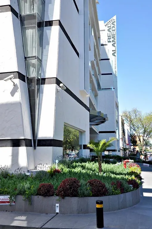 Hotel Real Alameda De Керетаро 3*,